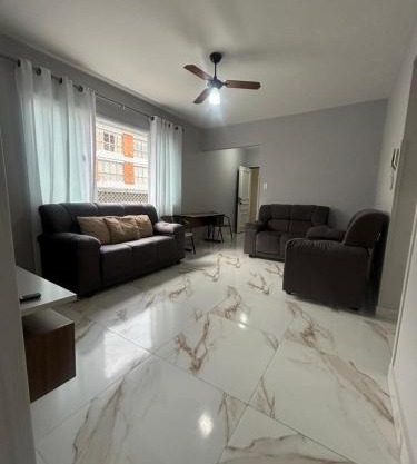 Apartamento com Estacionamento, Wi-Fi, Ar condicionado a 300 metros da Praia da Enseada no Guarujá.