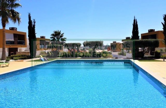 Apartamento com piscina