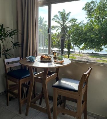 Apartamento com vista pro mar no Centro de Ubatuba - 2 quartos e cozinha completa