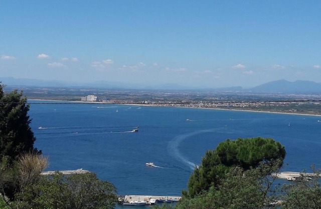 Apartamento con terraza y vistas al mar