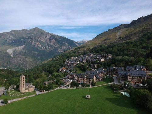 Apartamento con terraza y vistas panorámicas en Taüll con plaza de parking