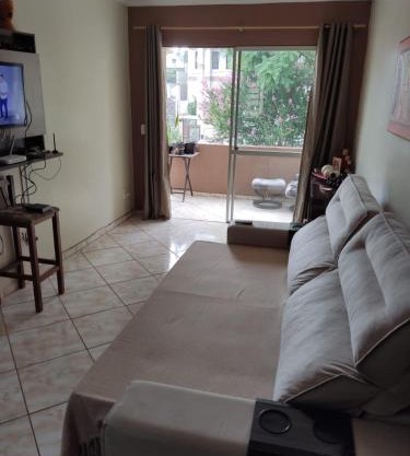 Apartamento de frente com sacada