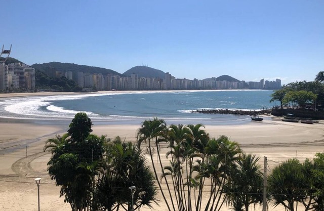 Apartamento de Frente Para a Praia Astúrias, 5 Suítes