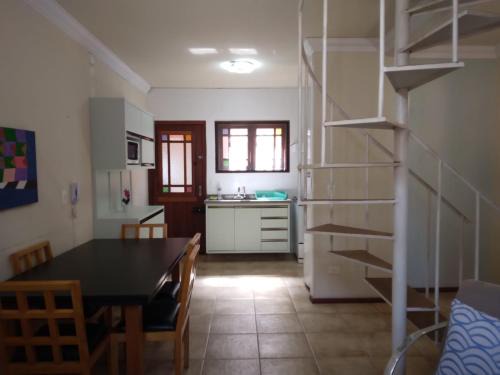 Apartamento Duplex a 100 metros da Praia de Boracéia