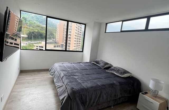 Apartamento en el Poblado Edificio Nuevo Cerca a la Zona Rosa del Poblado