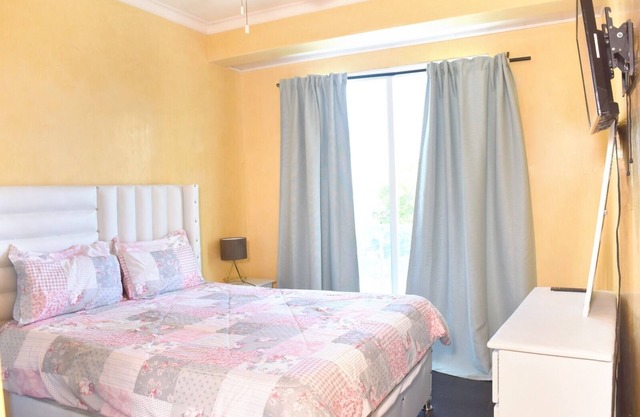 Apartamento frente a la playa con piscina.