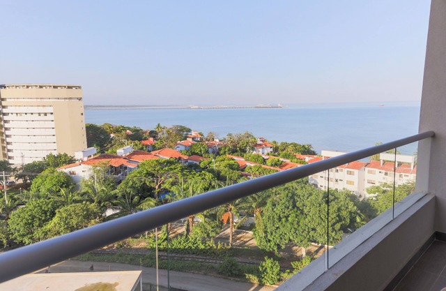 Apartamento lujoso con acceso a playa exclusiva y vista al ocenao y montañas