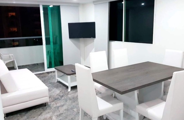 APARTAMENTO MODERNO FRENTE A EL MAR