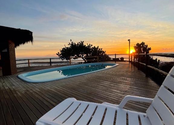 APARTAMENTO NA PRAIA no CONDOMÍNIO JUBIABÁ em OLIVENÇA - ILHÉUS
