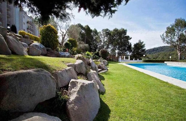 Apartamento recién reformado con piscina y AC