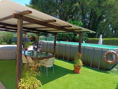 APARTAMENTO RURAL DUPLEX (270 metros.) DE 4 HAB. EN TOMIÑO CON JARDIN PRIVADO