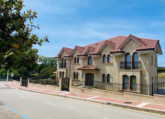 Apartamentos Palacio Alemar