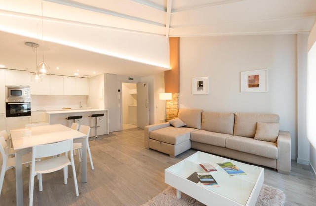 APARTAMENTOS TURISTICOS - PAPEL ARMADO - Calle Caldereros 33