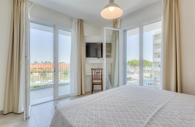 Apartaments Suites Ambassador