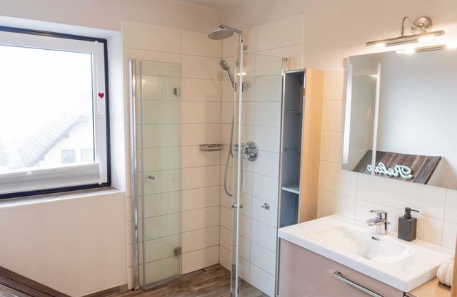 Aparthaus - Appartement/fewo, Dusche, WC, 3 Schlafräume