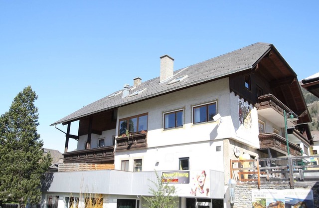 Apartment in Sankt Michael near Ski Slopes