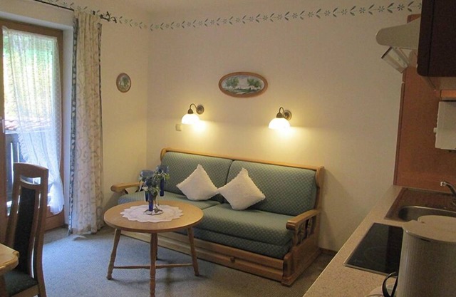 Apartment no. 3, 1-2 persons, 40 sqm, shower/WC, balcony, TV, 1 bedroom, non-smoking, south-facing