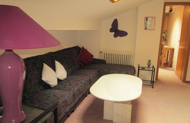 Apartment no. 4, 1-3 persons, 38 sqm, bath/WC, TV, air conditioning, bedroom + single room, attic
