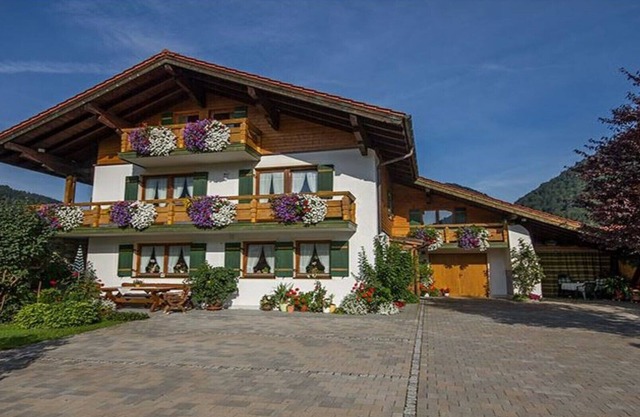 Apartment 3 *