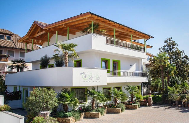 Apartment 'Peter Paul Gartenapt. Palme' with Mountain View and Private Garden