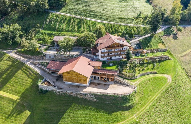 Apartment 'Haslingerhof Ferienwohnung Hirzer' with Mountain View, Terrace & Wi-Fi