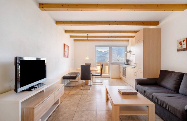 Apartment 'Kastelaz' with Mountain View, Shared Garden and Wi-Fi
