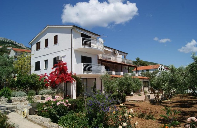 Apartmani Braco Caratan