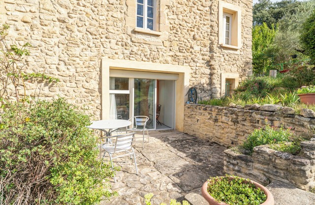 Apartment 'Chambre Orange' with Shared Pool, Shared Terrace and Wi-Fi
