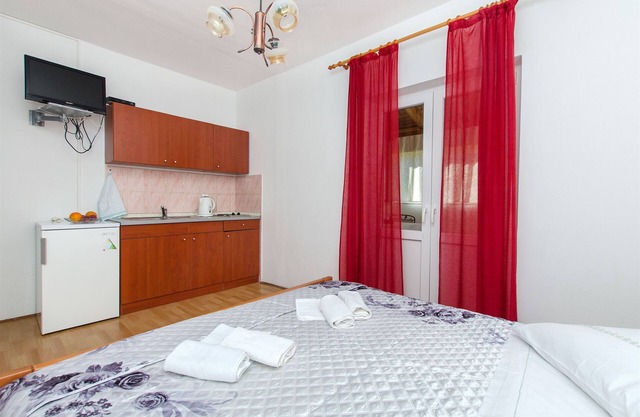 Apartments and Rooms Stjepan (31771-A4) - Zastrazisce - island Hvar