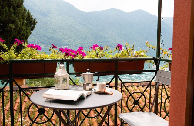 Apartment 'Fogazzaro Lake View' with Lake View, Wi-Fi and Air Conditioning