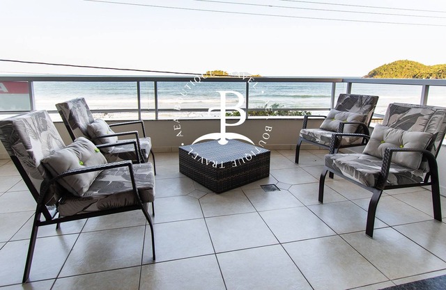 Apartment 3 suites with sea view! Palmas Beach (SC)