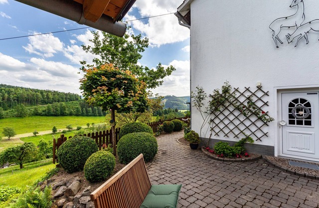 Apartment 'Sauerlandblick' with Mountain View, Private Terrace and Wi-Fi