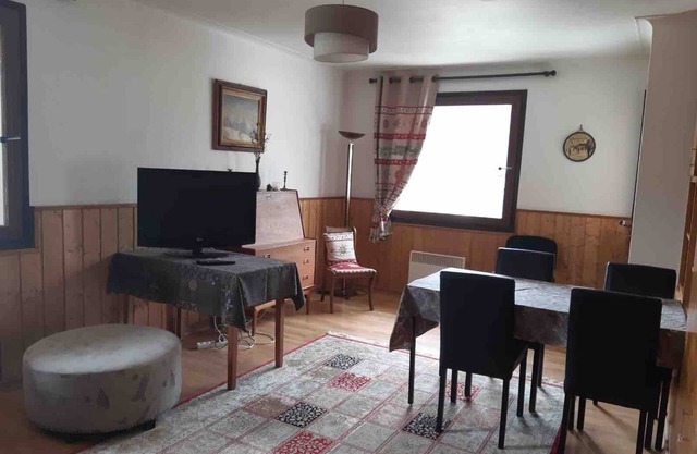 Apartment 'Chaleureux La Montagne' with Private Garden and Balcony
