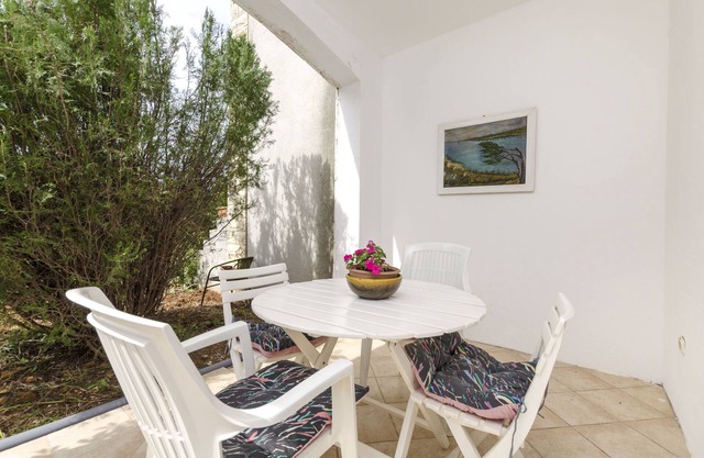 Apartments Helena (34021-A1) - Ivan Dolac - island Hvar