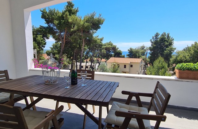 Apartments Helena (34021-A5) - Ivan Dolac - island Hvar
