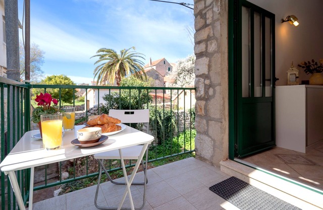 Apartments Lotti (63411-A2) - Stari Grad - island Hvar