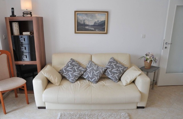 Apartments Sonja (10515-A3) - Stomorska - island Solta