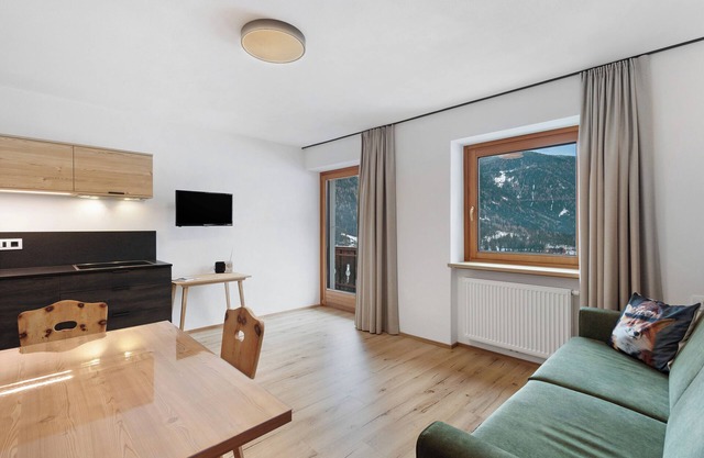 Apartment 'Pfaffingerhof Dolce Wood' with Mountain View, Shared Garden and Wi-Fi