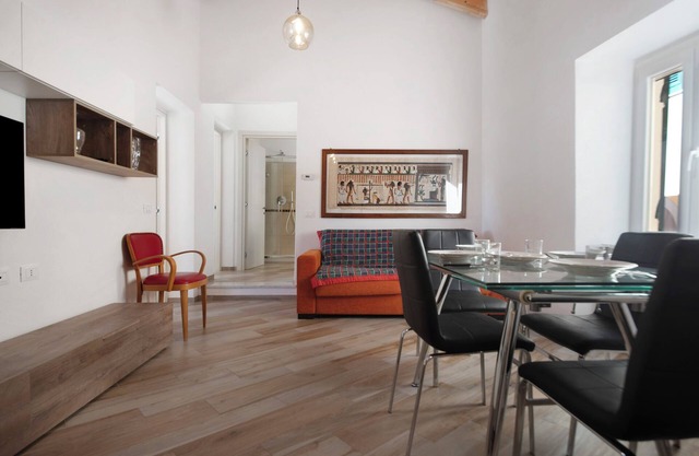 Apartment 'Ca' Rondine' with Sea View, Wi-Fi and Air Conditioning