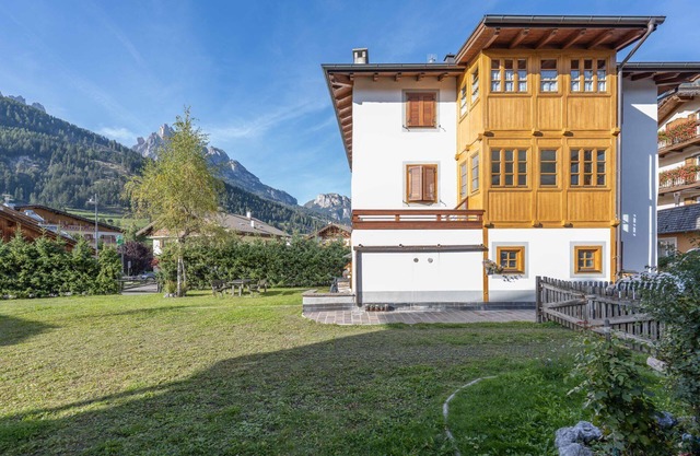 Apartment in the center of Pozza di Fassa near the ski lift connected to the Sellaronda ski carousel