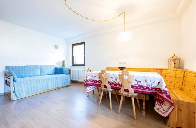 Apartment located in a very quiet and green area about 500 meters from the cable car Catinaccio in V