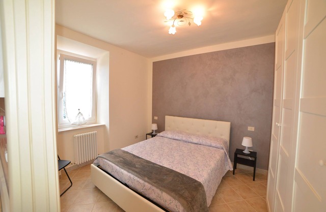 Apartment 1 bedroom, 1 bathroom independent entrance.