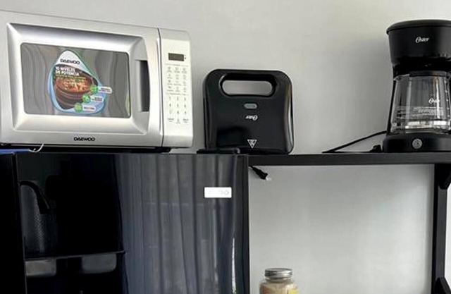 Apartment 1 bedroom super nice 5 minutes from downtown quiet area.