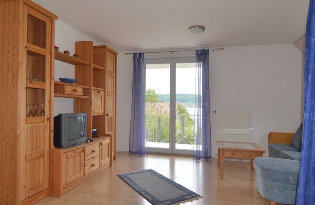 Apartment '1 O G' with Lake View, Balcony and Wi-Fi