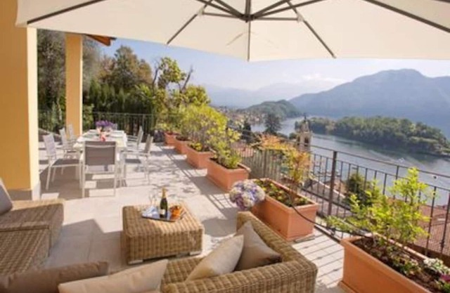 APARTMENT 1 RESIDENCE SALA COMACINA with pool & spa by Italian Apartments.