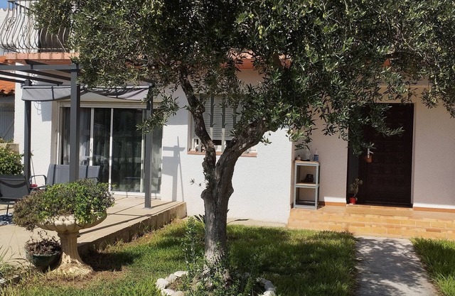 APARTMENT 10 MINUTES FROM THE SEA
