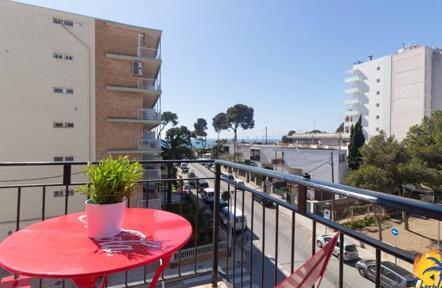 Apartment 10 pax located about 50mts. From the beach Capellans of Salou.