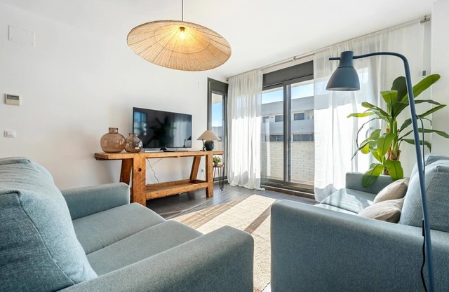 Apartment 100m beach with sports courts