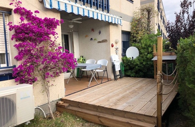 Apartment 150 m beach with garden and garage