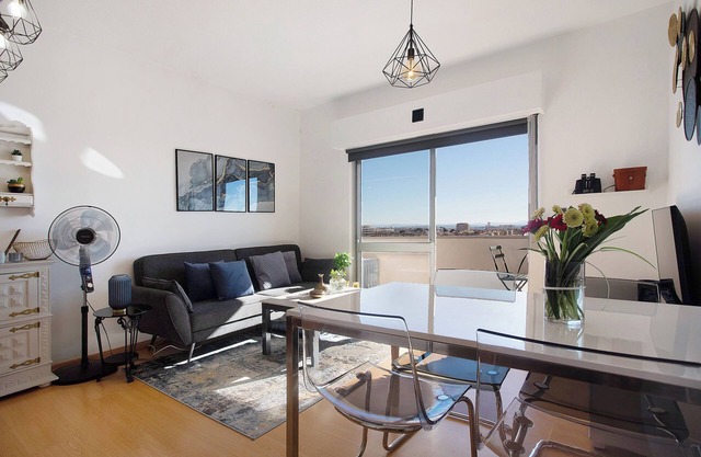 Apartment '16th View By The Beach' with Sea View, Private Terrace and Wi-Fi